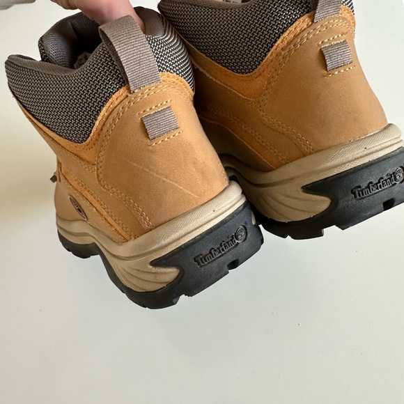 Youth ( big boy) Timberland waterproof hikers. Size 7 - Picture 4 of 7